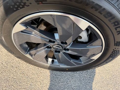 Used 2024 Nissan Rogue SV FWD image 12