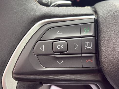 Used 2024 Jeep Grand Cherokee L Laredo image 8