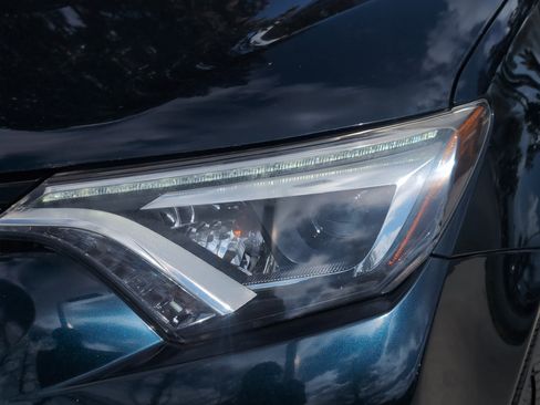 Used 2018 Toyota RAV4 Limited w/ Advanced Technology Package image 6