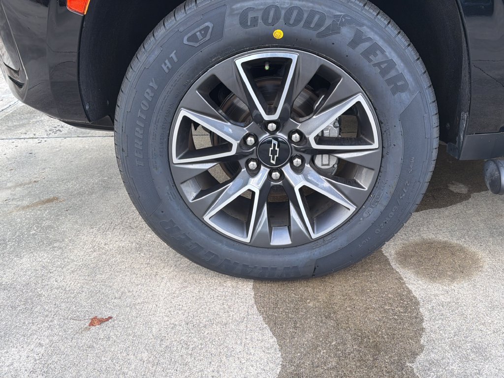 Used 2023 Chevrolet Tahoe Z71 w/ Luxury Package AWD/4WD image 12