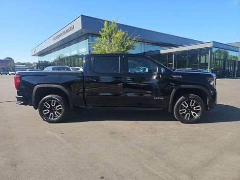 Used 2024 GMC Sierra 1500 AT4 w/ Technology Package AWD/4WD image 4