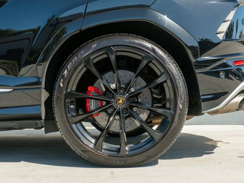 Used 2020 Lamborghini Urus image 21