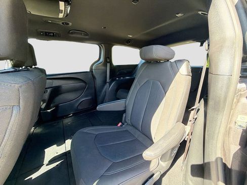 Used 2021 Chrysler Pacifica Touring w/ S Appearance Package image 26