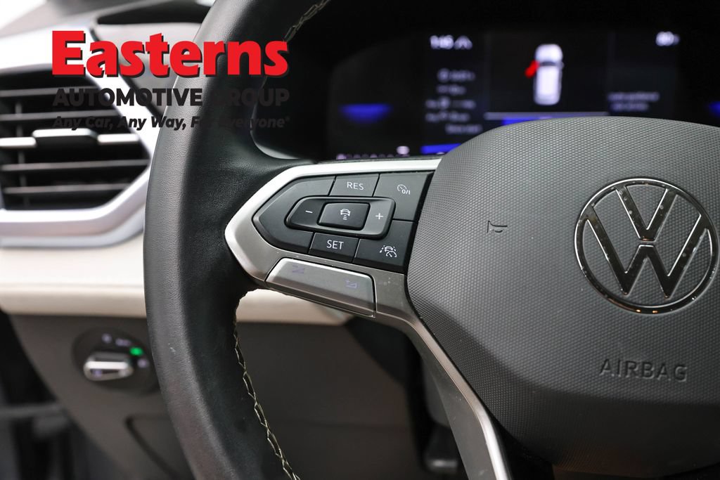 Used 2025 Volkswagen Taos SE AWD/4WD image 16