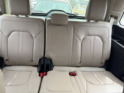 Used 2023 Ford Expedition Limited image 11