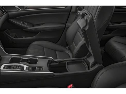 Used 2022 Honda Accord Touring image 9