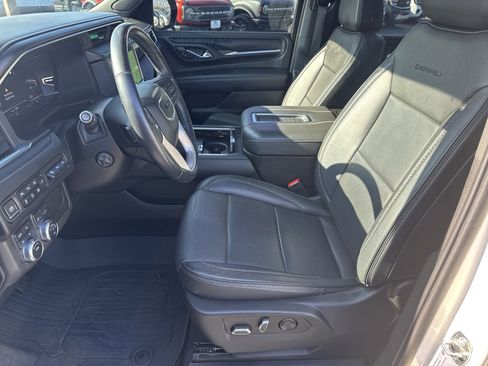 Used 2022 GMC Yukon XL Denali image 9