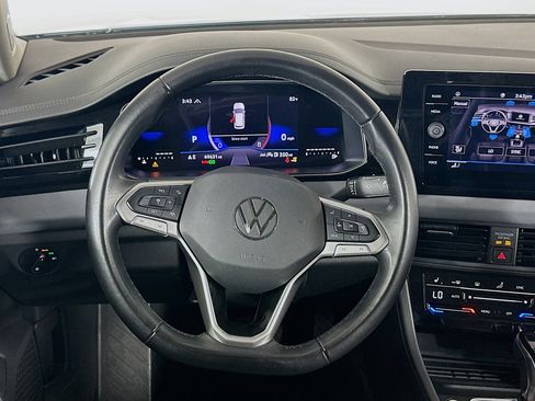 Used 2025 Volkswagen Jetta SE FWD image 18