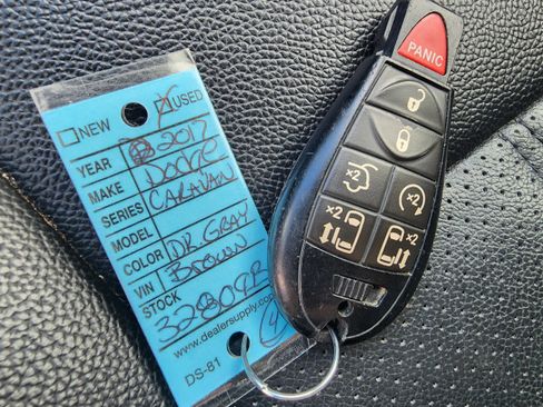 Used 2017 Dodge Grand Caravan GT FWD image 18