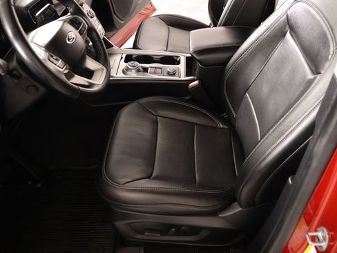 Used 2022 Ford Explorer Limited w/ Equipment Group 301A AWD/4WD image 12