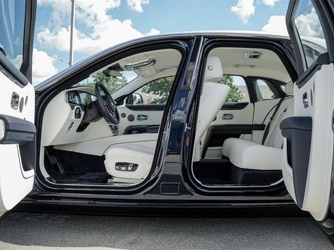 New 2025 Rolls-Royce Ghost image 18