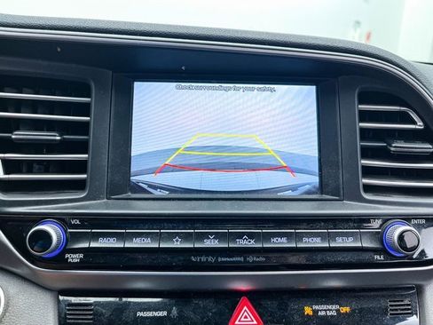 Used 2019 Hyundai Elantra Limited image 6