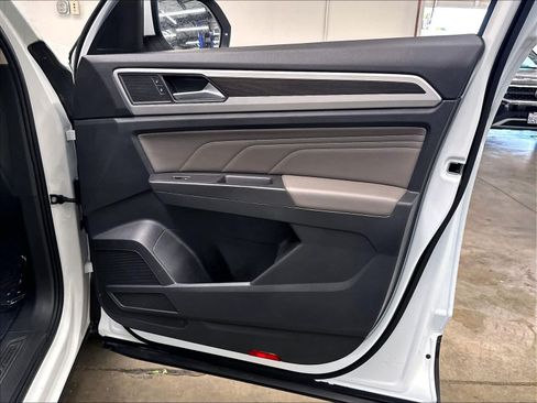 Used 2023 Volkswagen Atlas SE w/ Panoramic Sunroof Package FWD image 31