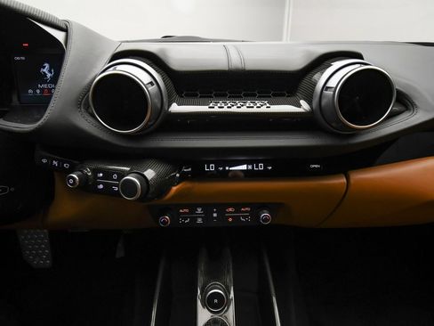 Used 2018 Ferrari 812 Superfast RWD image 27