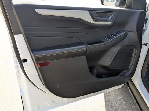 Certified 2022 Ford Escape SE w/ SE Sport Appearance Package FWD image 12