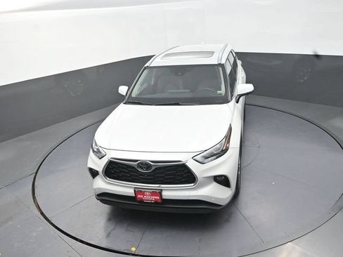 Certified 2025 Toyota Highlander Limited AWD/4WD image 25
