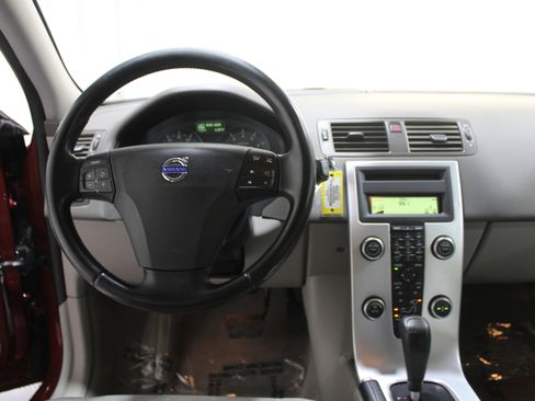 Used 2011 Volvo V50 T5 image 2