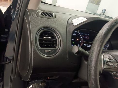Used 2014 Nissan Pathfinder S FWD image 18