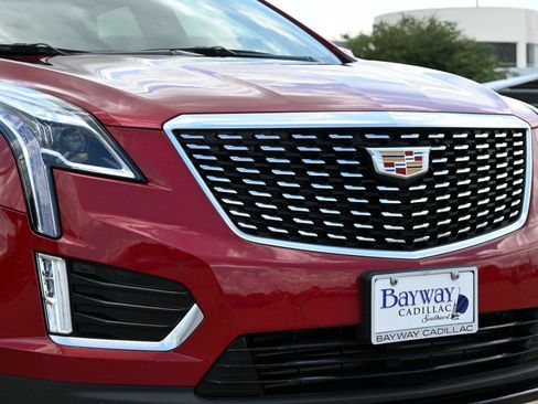 Certified 2025 Cadillac XT5 Luxury FWD image 28