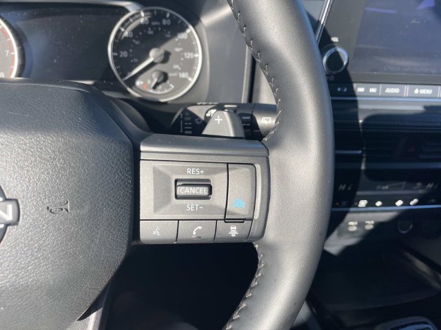 Used 2025 Nissan Rogue SV AWD/4WD image 35