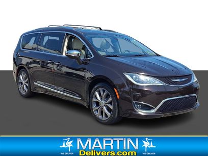 Used 2018 Chrysler Pacifica Limited w/ Tire & Wheel Group