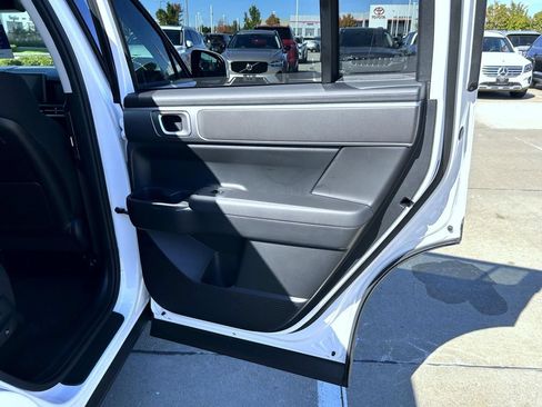 Used 2025 Hyundai Santa Fe SE AWD/4WD image 18