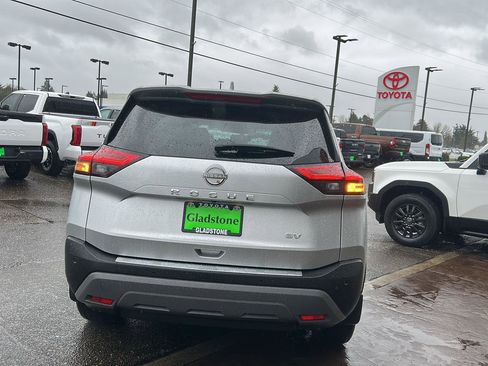 Used 2023 Nissan Rogue SV image 5
