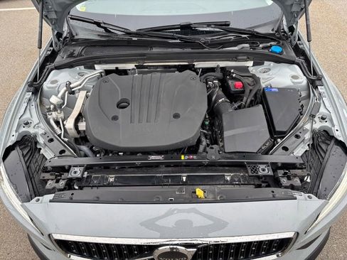 Used 2025 Volvo V60 B5 Cross Country Plus image 27