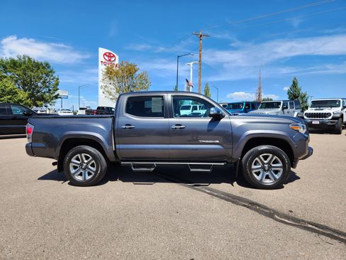 Used 2019 Toyota Tacoma Limited AWD/4WD image 2
