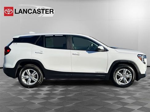 Used 2024 GMC Terrain SLE image 8