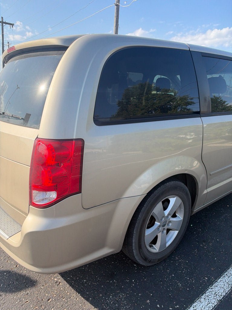 Used 2013 Dodge Grand Caravan SE FWD image 5