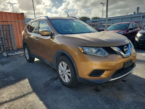 Used 2015 Nissan Rogue SV image 1