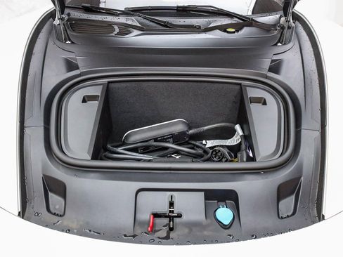 Used 2025 Porsche Taycan image 30