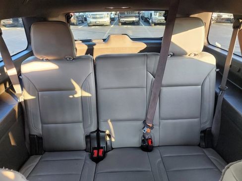 Used 2021 Chevrolet Suburban Z71 w/ Z71 Off-Road Package image 4