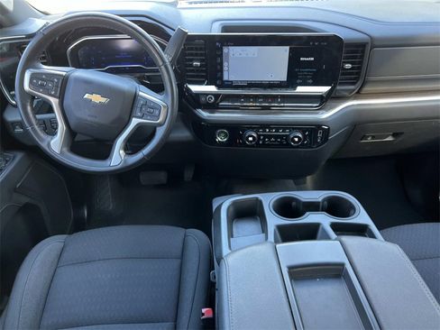 Used 2022 Chevrolet Silverado 1500 LT image 13