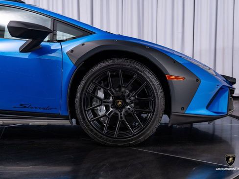 Used 2024 Lamborghini Huracan Sterrato image 28