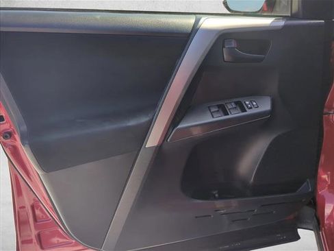 Used 2017 Toyota RAV4 LE image 7
