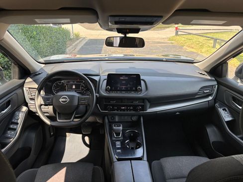 Used 2025 Nissan Rogue SV FWD image 30