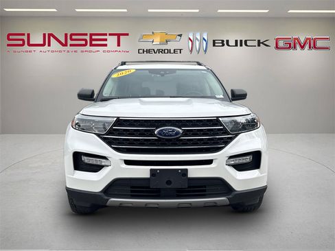 Used 2020 Ford Explorer XLT w/ Equipment Group 202A AWD/4WD image 2