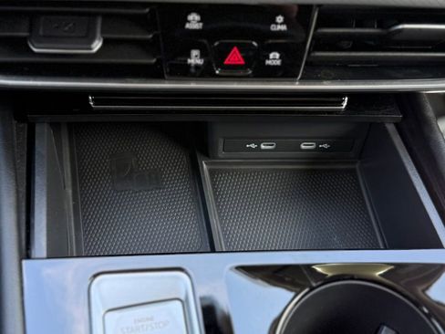 Used 2024 Volkswagen Atlas Peak Edition SEL image 13