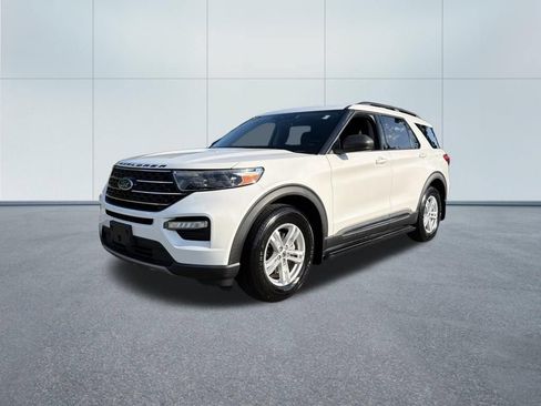 Used 2020 Ford Explorer XLT w/ Equipment Group 202A AWD/4WD image 2