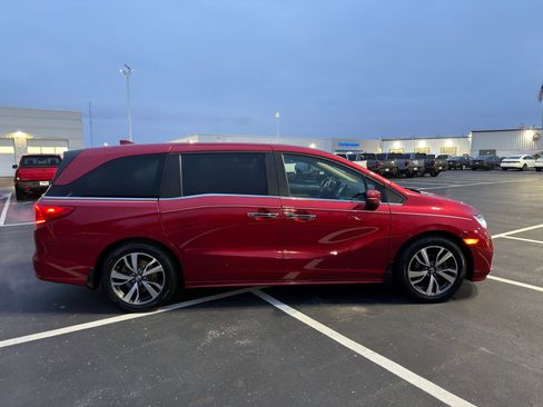 Used 2023 Honda Odyssey Touring image 7