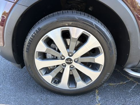 Used 2022 Kia Telluride S FWD image 9
