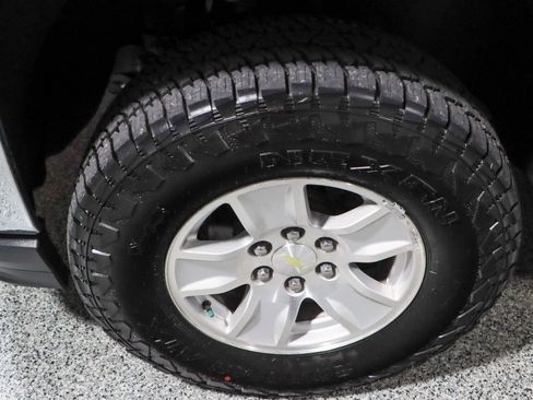 Used 2018 Chevrolet Silverado 1500 LT AWD/4WD image 11