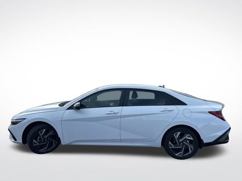 Used 2025 Hyundai Elantra SEL FWD image 8