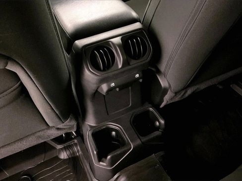 Used 2022 Jeep Wrangler Unlimited Sport image 10