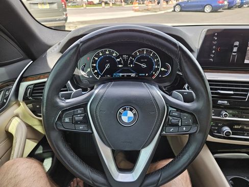 Used 2017 BMW 530i w/ Premium Package image 11