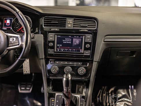 Used 2019 Volkswagen Golf S image 35