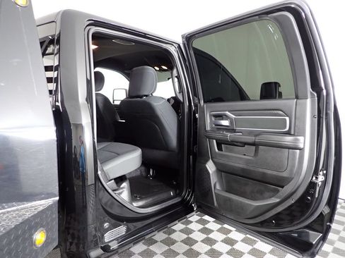 Used 2025 RAM 5500 4x4 Crew Cab image 34