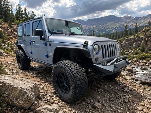 Used 2015 Jeep Wrangler Unlimited Sahara w/ Connectivity Group AWD/4WD image 1